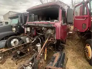Salvage 1998 Volvo VN - 2501