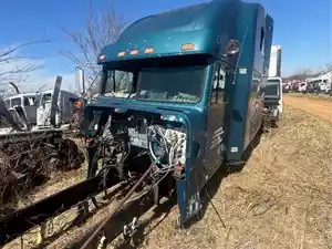 Salvage 2006 Freightliner Cascadia - U-L4-14 FL FL sleeper 
