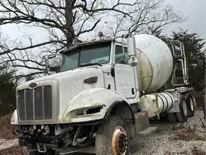 Salvage 2006 Peterbilt 335 - 5045