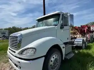 Salvage 2007 Freightliner Columbia 120 - 5261