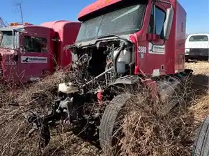 Salvage 2007 Freightliner FLD120 - 4694