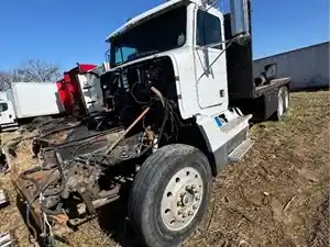 Salvage 1989 Freightliner FLD120 - 5061