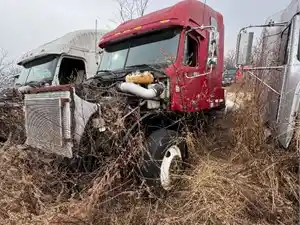 Salvage 2004 Freightliner Columbia 120 - 3637