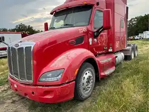 Salvage 2015 Peterbilt 579 - 5270