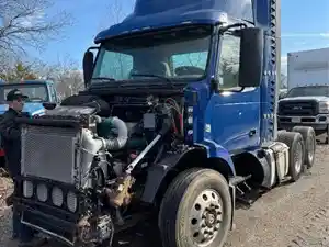 Salvage 2015 Volvo VNM - 5164