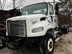 Salvage 2016 Freightliner 108SD - 5027