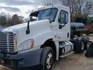Salvage 2013 Freightliner Cascadia 125 - 110