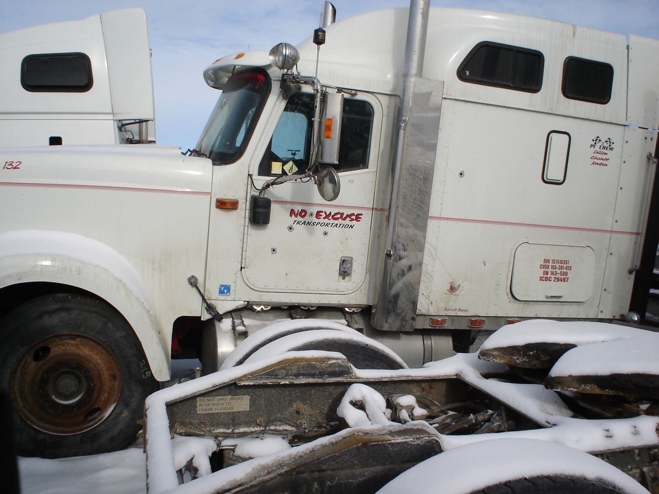 Salvage 2000 International 9900I 72 For Parts Winnipeg, Manitoba