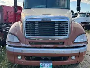 Salvage 2003 Freightliner Columbia 120 - FLC-5533