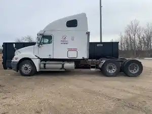 Salvage 2004 Freightliner Columbia 120 - FRT04795