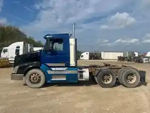 Salvage 2005 Volvo VNL - VOL05820