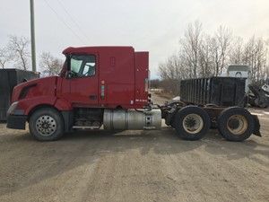 Salvage 2005 Volvo VNL - VOL05588