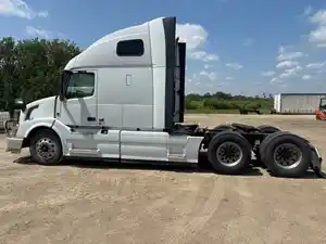 Salvage 2013 Volvo VNL670 - VOL13805