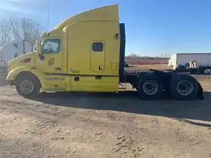 Salvage 2015 Peterbilt 579 - PET15781