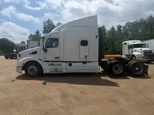 Salvage 2016 Peterbilt 579 - PET16878