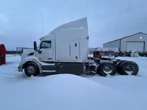 2019 Peterbilt 579 Truck for Parts Image