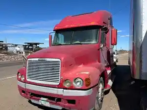 Salvage 2001 Freightliner ST120 - TR442
