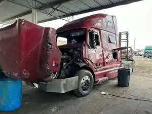 Salvage 2003 Volvo VNL - TR353