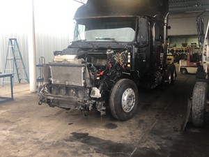 Salvage 2004 Volvo VNL - TR123
