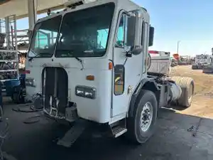 Salvage 2006 Peterbilt 320 - TR452