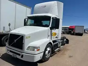 Salvage 2010 Volvo VNM - TR420