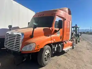 Salvage 2011 Freightliner Cascadia 125 - TR437