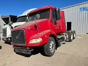 Salvage 2014 Volvo VNM - TR402
