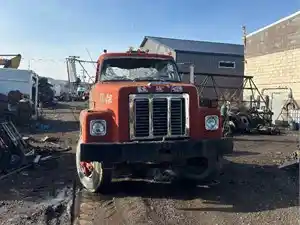 Salvage 1975 International 2000 FLEETSTAR - 25-036