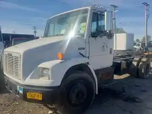 Salvage 1998 Freightliner FL80 - 25-132