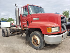 Salvage 1999 Mack CH612 - 22-053