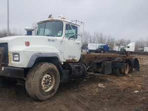 Salvage 2001 Mack RD688S - 21-045
