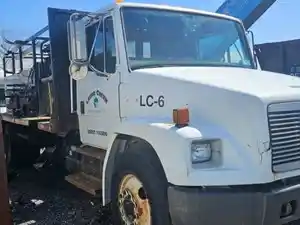 Salvage 2002 Freightliner FL70 - 25-037
