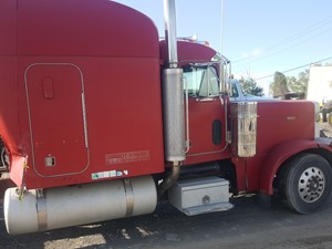 2002 Peterbilt 379 Truck for Parts (Stock #21-152)) Part Image
