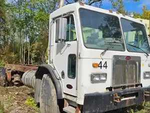 Salvage 2003 Peterbilt 320 - 25-123
