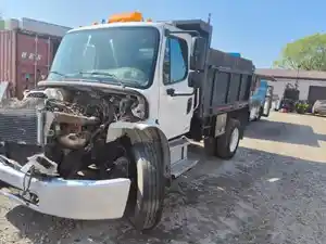 Salvage 2005 Freightliner M2 106 - 26-038