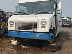 Salvage 2005 Freightliner MT45 Chassis - 25-058