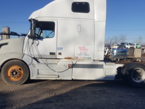 Salvage 2005 Volvo VNL - 21-227
