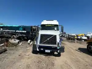 Salvage 2005 Volvo VNL - 26-033