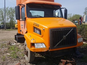 Salvage 2006 Volvo VNM - 21-084