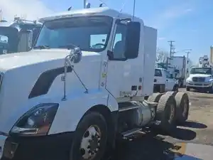 Salvage 2007 Volvo VNL - 25-038