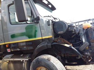 Salvage 2007 Volvo VNM - 19-088