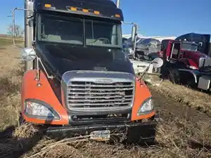 Salvage 2006 Freightliner Columbia 120 - SV-9