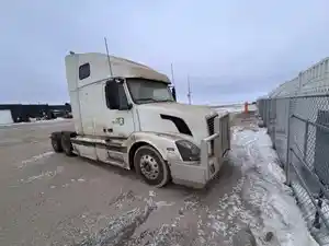 Salvage 2005 Volvo VNL - SV-176