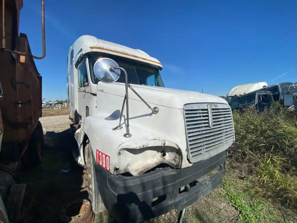 Salvage 1999 Freightliner CENTURY CLASS 120 Truck Tractor For Parts