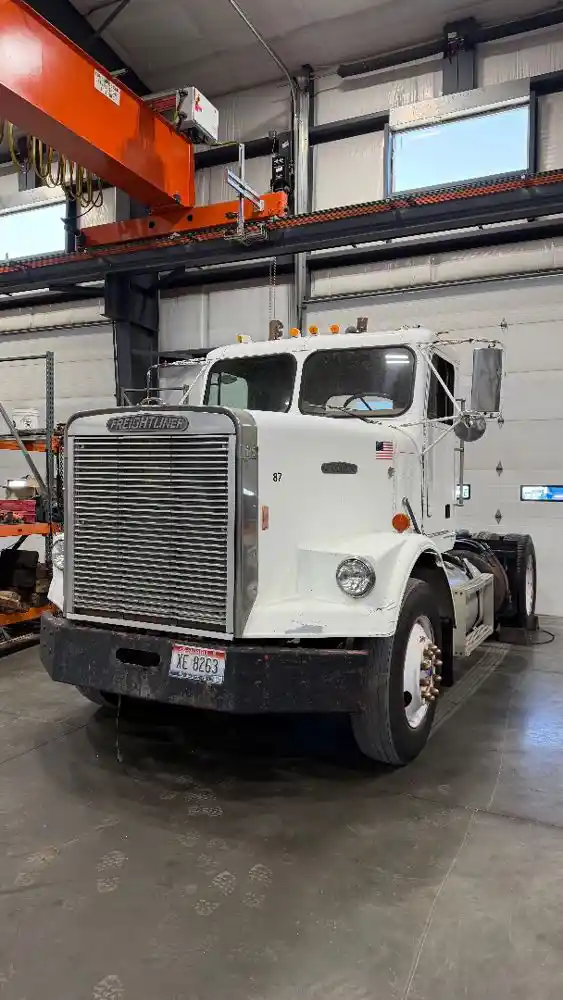 Freightliner  FLC