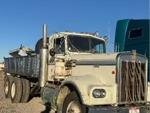 Salvage 1972 Kenworth W900A - 110325