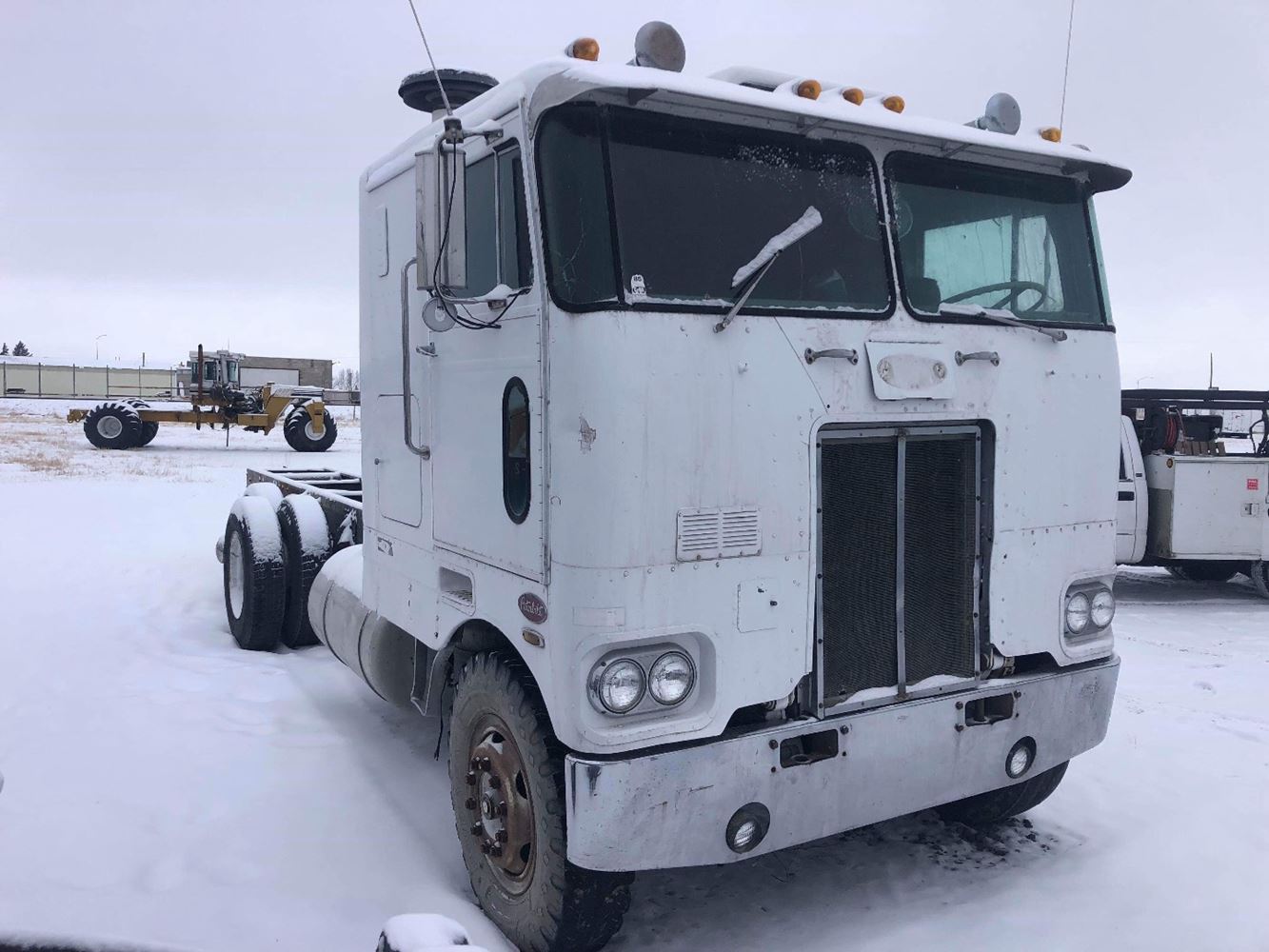 Peterbilt  352