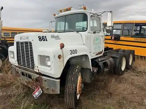 Mack  R688ST