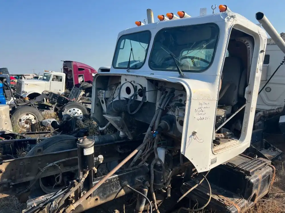 Freightliner  FLC