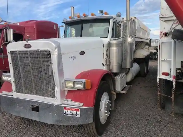 Peterbilt  379